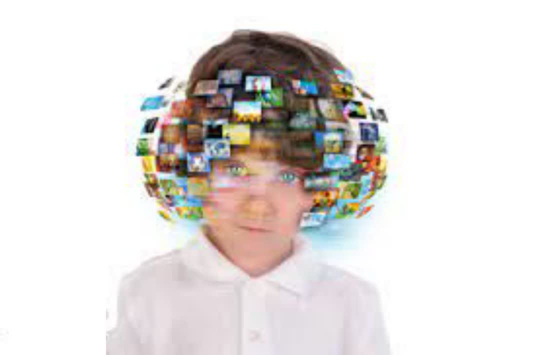 تأثیر فضای مجازی بر ذهن کودکان