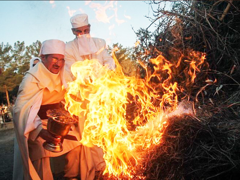 آیا زرتشتیان در حال حاضر همچنان به آداب دینی خود پایبندند؟!